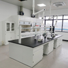 물 싱크 탭이있는 실험실 섬 워크 벤치 과학 실험실 화학